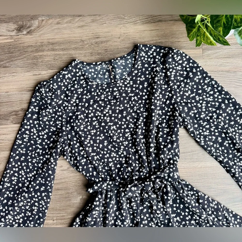 Feminine Floral‎ Long Sleeve Black White Dress Lace Hem Waist Tie Size US 4